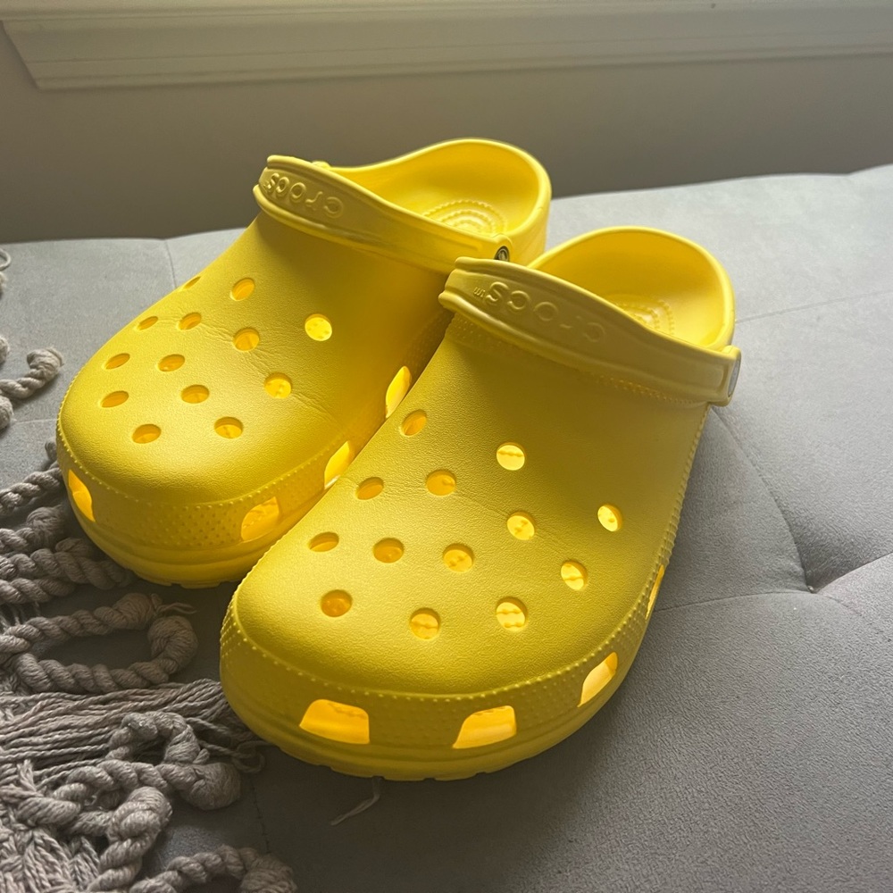Classic Lemon yellow croc like new!
